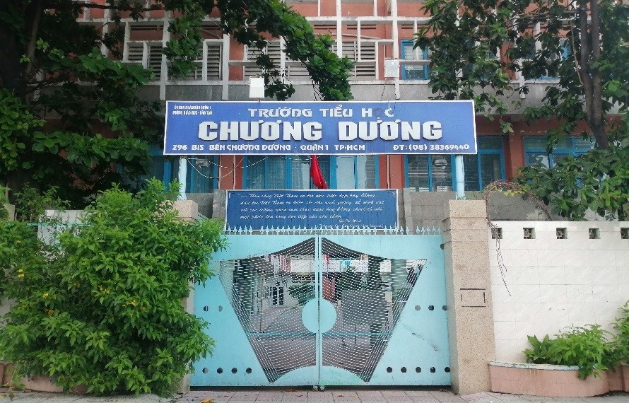 Cổng Trường Tiểu học Chương Dương (quận 1, TPHCM). Ảnh minh họa: ITN