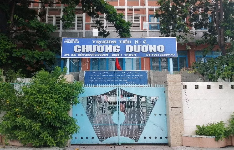 Cổng Trường Tiểu học Chương Dương (quận 1, TPHCM). Ảnh minh họa: ITN