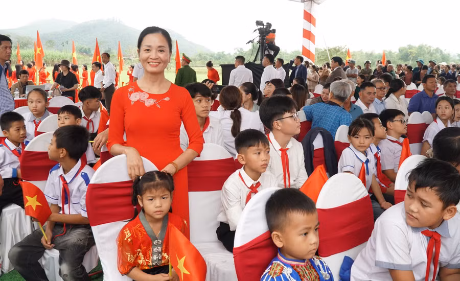 Học sinh xã biên giới Thông Thụ, Nghệ An. Ảnh: Hồ Lài