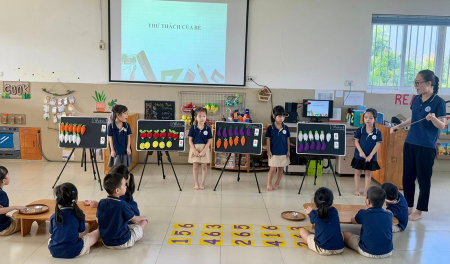 Tiết học tại Trường Mầm non Tân Mai (Phúc Lợi, Hà Nội). dat-chuan-pho-cap-giao-duc-mam-non-cho-tre-em-tu-3-5-tuoi-1.jpg