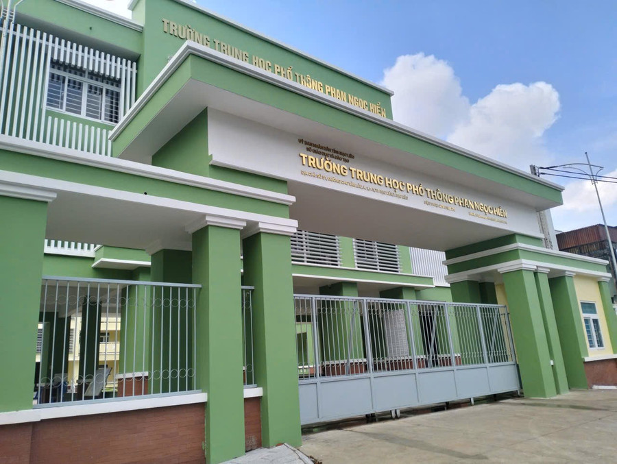 វិទ្យាល័យ Phan Ngoc Hien (Bac Lieu, Ca Mau) ត្រូវបានវិនិយោគថ្មី ហើយរំពឹងថានឹងដាក់ឱ្យប្រើប្រាស់ក្នុងឆ្នាំសិក្សា 2025-2026។ រូបថត៖ Quach Men nang-cap-truong-lop-2.jpg