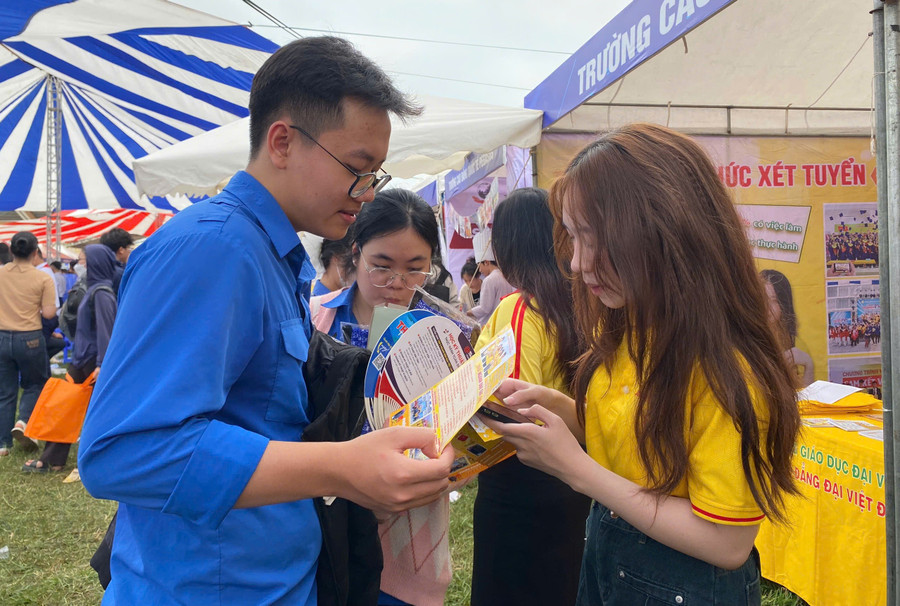 Trường Cao đẳng Đại Việt Đà Nẵng tư vấn nghề nghiệp cho học sinh lớp 9 tại huyện Hòa Vang (TP Đà Nẵng). hoc-sinh-truot-lop-10-cong-lap-1.jpg