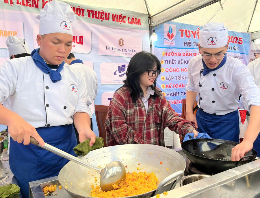 Học sinh trải nghiệm nghề. hoc-sinh-truot-lop-10-cong-lap-3.jpg