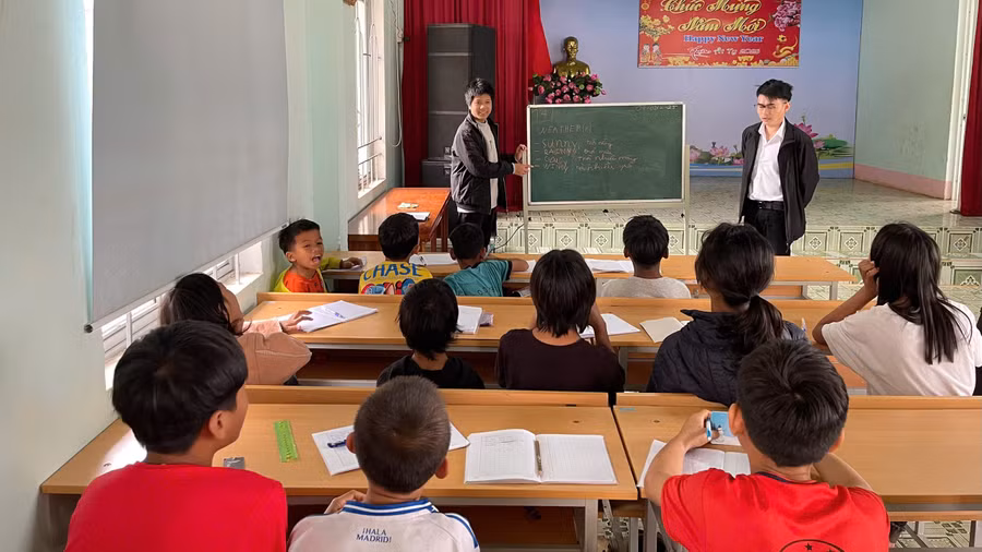 thay-giao-nhi-va-lop-hoc-tieng-anh-mien-phi-3.jpg