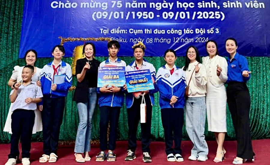 thay-giao-nhi-va-lop-hoc-tieng-anh-mien-phi-2.jpg