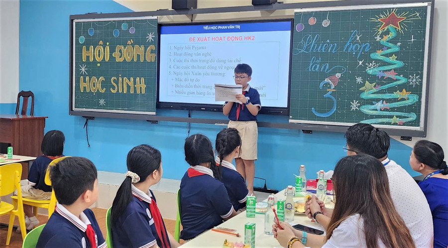 Học sinh Trường Tiểu học Phan Văn Trị trong buổi họp Hội đồng Học sinh. Ảnh: NTCC