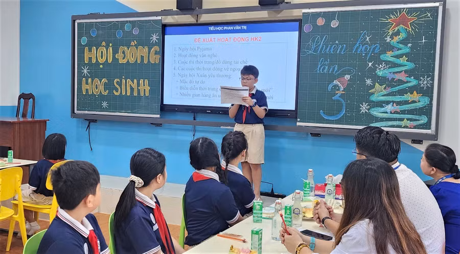 Học sinh Trường Tiểu học Phan Văn Trị trong buổi họp Hội đồng Học sinh. Ảnh: NTCC