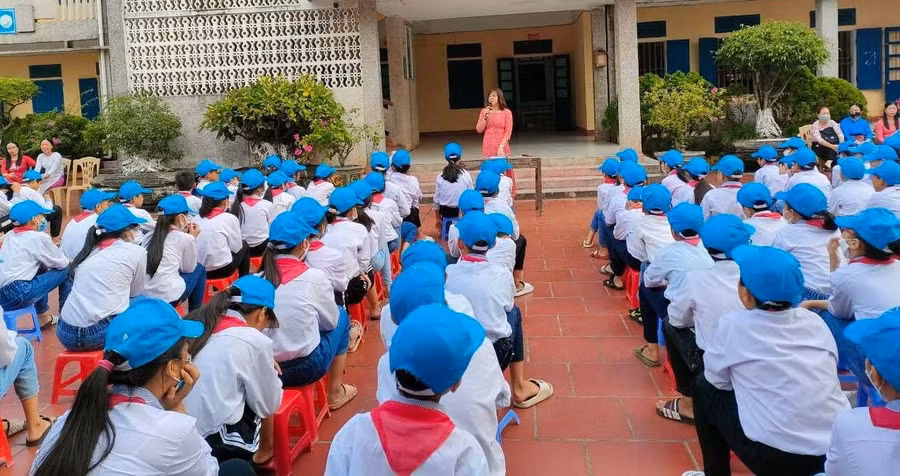 Trường Tiểu học và THCS Thụy Ninh (Thái Thụy, Thái Bình) tổ chức chuyên đề Internet với học đường dành cho học sinh THCS. Ảnh: Phòng GD&ĐT