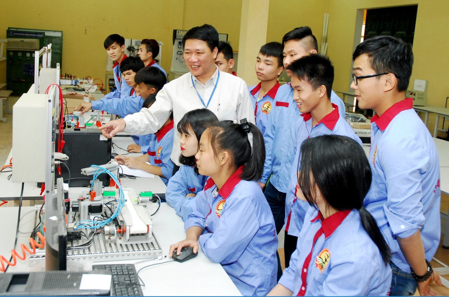 Học sinh ngành Kỹ thuật công nghệ Trường Trung cấp nghề số 1 Hà Nội thực hành kỹ năng nghề. Ảnh minh họa: INT