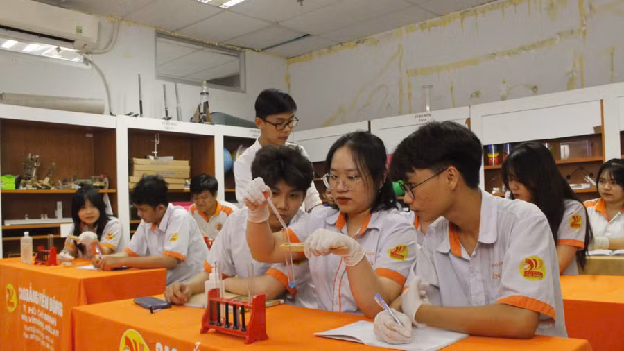 Học sinh Trường Cao đẳng Viễn Đông. Ảnh: NTCC