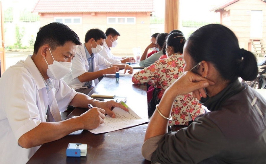 Các bác sĩ tâm thần khám sàng lọc để chẩn đoán các rối loạn tâm thần. Ảnh: HDEC