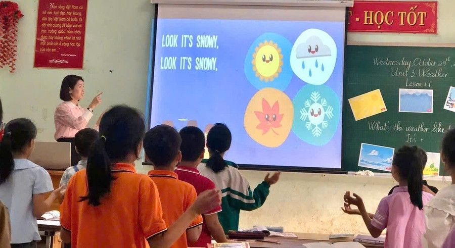 Giờ học tiếng Anh tại Trường Tiểu học Hạ Hòa (Phú Thọ). Ảnh: NTCC