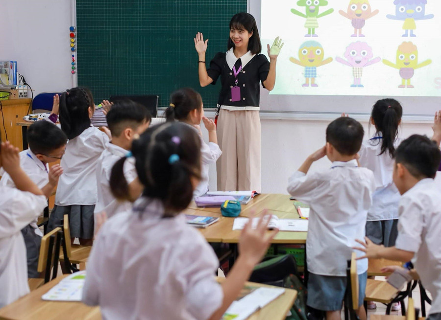 Ảnh minh họa INT. day-tieng-anh-bat-buoc-tu-lop-1a.jpg