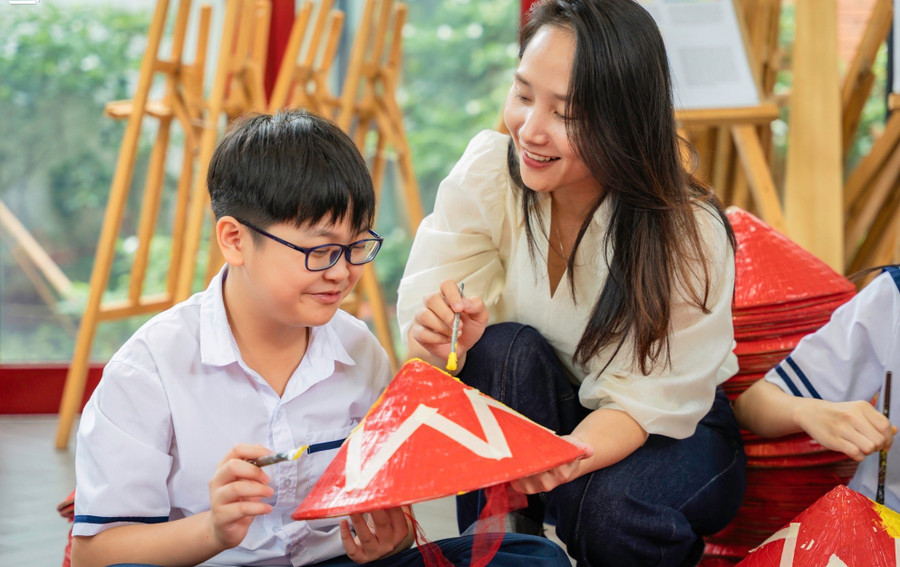 Hoạt động ngoại khóa giúp gắn kết tình thầy trò. Ảnh: Trường THCS Lương Thế Vinh