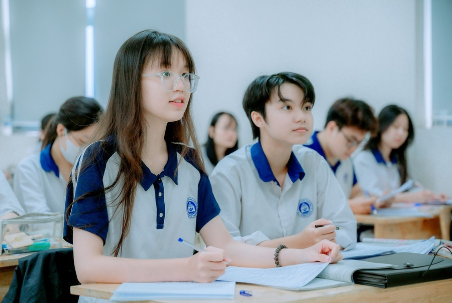 Học sinh Trường THPT chuyên Vĩnh Phúc (Phú Thọ) trong một giờ học. Ảnh: ITN