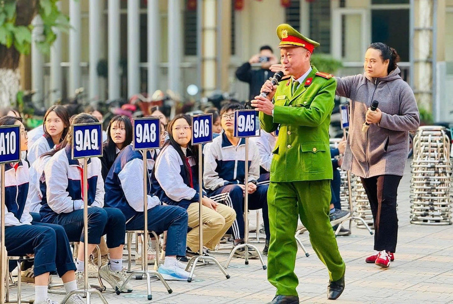 Giờ sinh hoạt ngoại khóa của học sinh Trường THCS Lĩnh Nam (phường Vĩnh Hưng, Hà Nội)