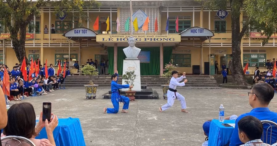 Học sinh Trường THPT Lê Hồng Phong (Duy Xuyên, Quảng Nam). Ảnh: NTCC