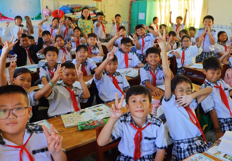Một lớp học hạnh phúc tại Trường Tiểu học Giá Rai B (Giá Rai, Bạc Liêu). Ảnh: Quách Mến