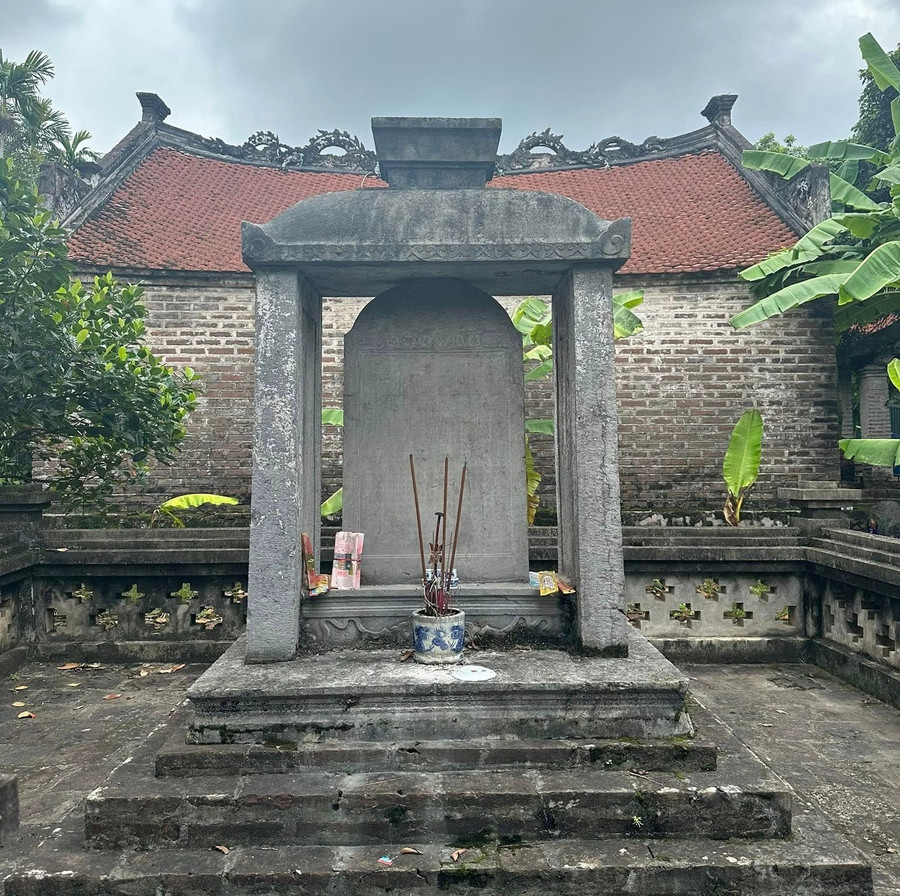 Văn bia cổ tại Di tích văn chỉ - đình làng Vĩnh Trụ. vi-te-tuu-tung-la-thay-day-tam-nguyen-yen-do-nguyen-khuyen-3.jpg