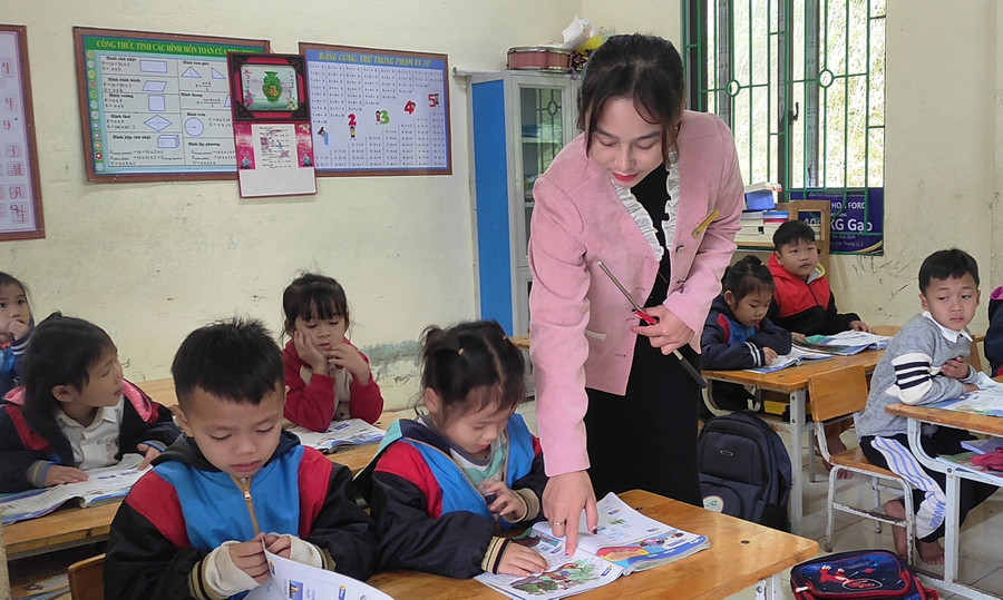 Cô trò điểm Co Cài - Trường Tiểu học Trung Lý 2 (Thanh Hóa).