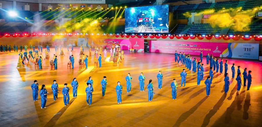 Học sinh Trường Tiểu học - THCS Đức Trí biểu diễn võ Vovinam tại Lễ khai mạc Đại hội Thể thao học sinh Đông Nam Á lần thứ 13 năm 2024. 