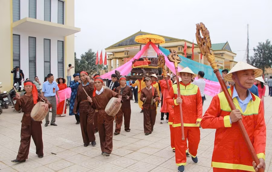 vi-huong-cong-khiai-sang-van-phai-truong-luu-1.jpg