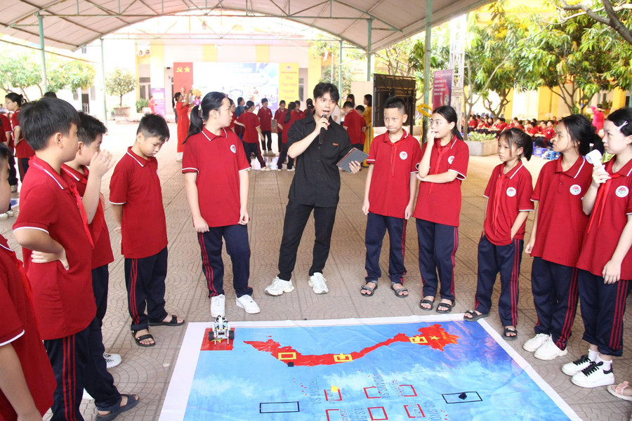 Học sinh tham gia Cuộc thi ‘HNUE Olympic STEM 2025’ do Trường Đại học Sư phạm Hà Nội tổ chức. Ảnh: Minh Phong hien-dai-hoa-giao-duc-2.jpg