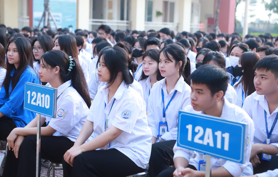 Với lứa tuổi học sinh trung học, việc trang bị các kiến thức về bảo vệ sức khỏe sinh sản vô cùng cần thiết. Ảnh: Đình Tuệ giao-duc-suc-khoe-sinh-san-tuoi-vi-thanh-nien-1.jpg