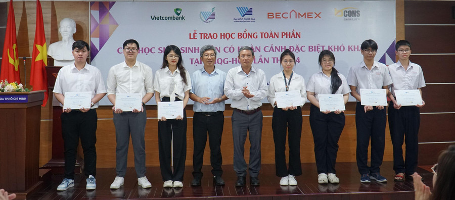 Chương trình học bổng toàn phần dành cho học sinh, sinh viên có hoàn cảnh đặc biệt khó khăn năm 2024 tại Đại học Quốc gia TPHCM. Ảnh: Lê Nam