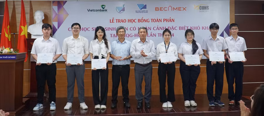 Chương trình học bổng toàn phần dành cho học sinh, sinh viên có hoàn cảnh đặc biệt khó khăn năm 2024 tại Đại học Quốc gia TPHCM. Ảnh: Lê Nam