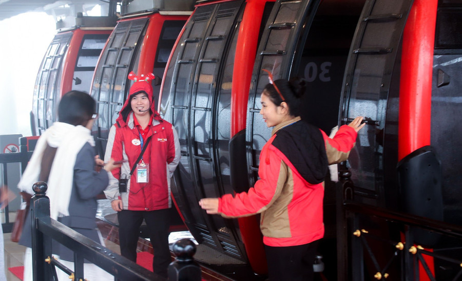 Sinh viên Trường Cao đẳng Thương mại thực tập tại doanh nghiệp du lịch. Ảnh: NTCC