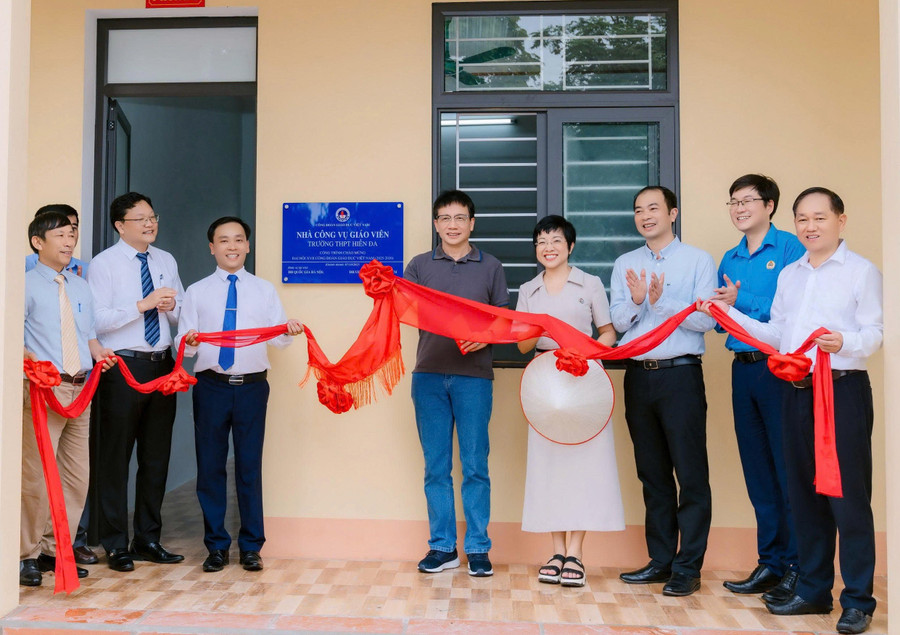 Khánh thành và bàn giao công trình nhà công vụ giáo viên Trường THPT Hiền Đa, xã Hùng Việt, Phú Thọ. Ảnh: Lê Cường kien-co-hoa-nha-cong-vu-cho-giao-vien-4.jpg