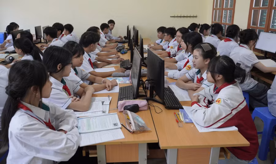 Học sinh Trường THCS Mộc Ly (Mộc Châu, Sơn La) trong giờ học công nghệ.
