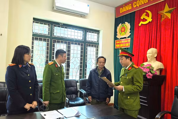 Công an tỉnh Hưng Yên công bố các quyết định khởi tố vụ án, khởi tố bị can đối với Nguyễn Viết Long.