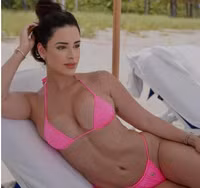 Bà xã Douglas Costa khoe thân hình đồng hồ cát đẹp hoàn hảo