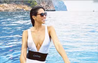 Vợ hoa hậu của thủ môn Chelsea sở hữu nhan sắc mê hoặc cùng body 'đốt mắt'