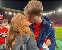 Vẻ đẹp huyền ảo của bạn gái Rasmus Hojlund 