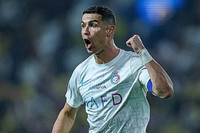 C.Ronaldo đạt cột mốc ấn tượng khiến Messi nể phục