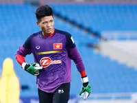 Thủ môn Phí Minh Long chuẩn bị kết hôn với cô giáo xinh đẹp