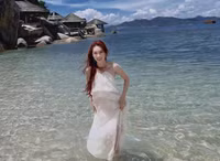 Bạn gái Văn Thanh thả dáng trên bãi biển đẹp mê mẩn