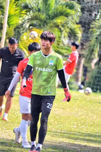 Top những cầu thủ có chiều cao ‘khủng’ của bóng đá Việt Nam