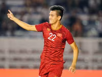 Top những cầu thủ có chiều cao ‘khủng’ của bóng đá Việt Nam