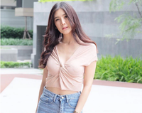 Loạt ảnh hút mắt của nàng WAG nóng bỏng nhất tuyển Thái Lan