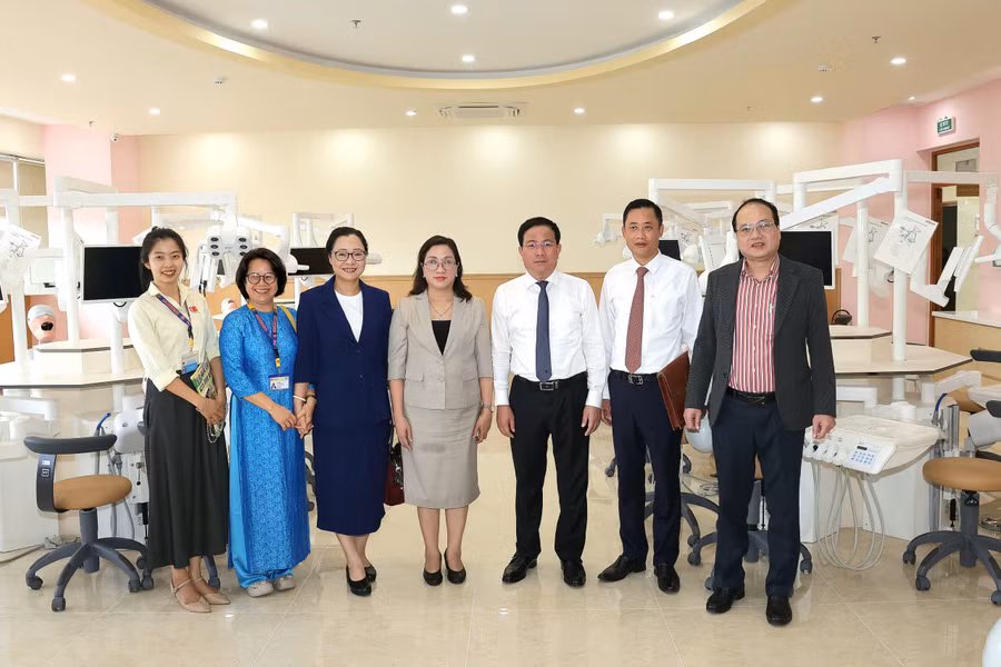 thu-truong-tham-dh-nam-ct-7.jpg