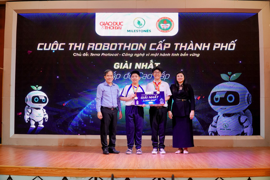 Học sinh đạt giải Cuộc thi Robothon cấp thành phố năm 2025.