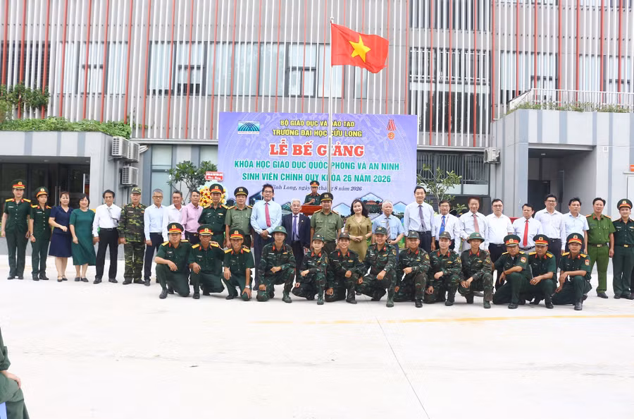 dhcl-giao-duc-quoc-phong-6.jpg