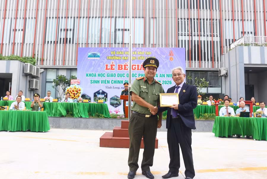 dhcl-giao-duc-quoc-phong-5.jpg
