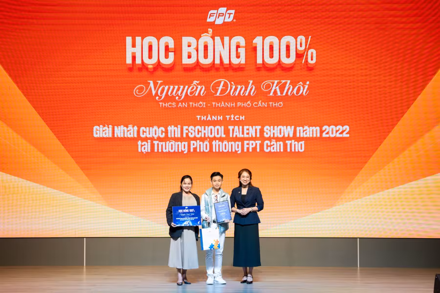 FPT Schools Cần Thơ (Phổ thông FPT Cần Thơ) trao học bổng 100% cho học sinh.