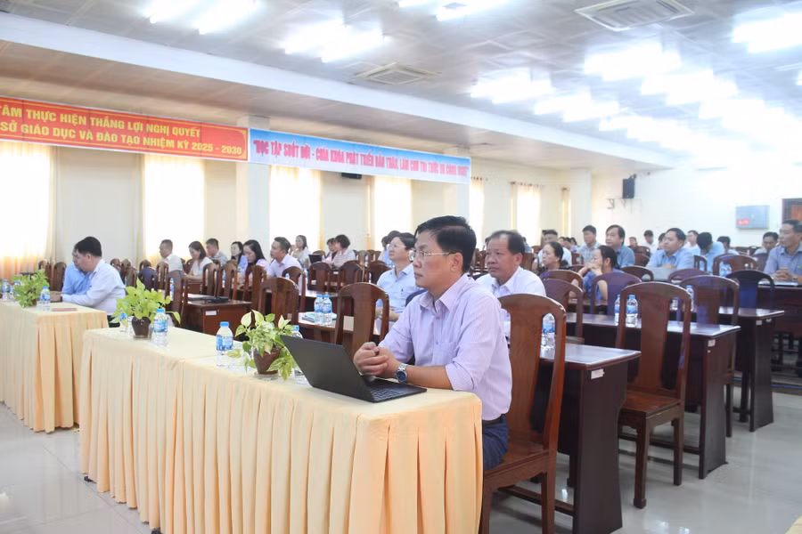 can-tho-chinh-tri-he-3.jpg