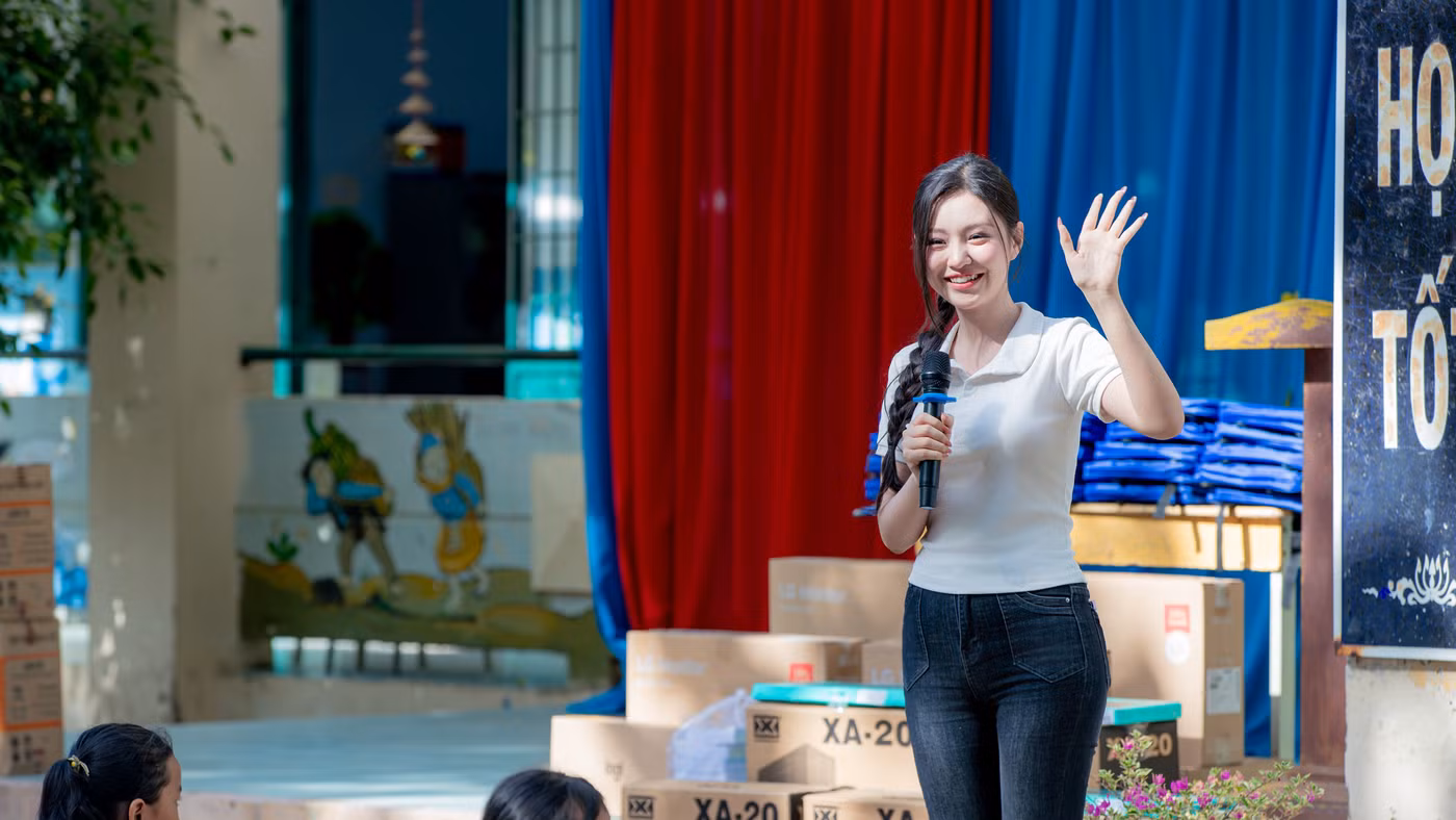 Á hậu Khánh Như khởi động dự án trao máy tính cho trẻ em có hoàn cảnh khó khăn